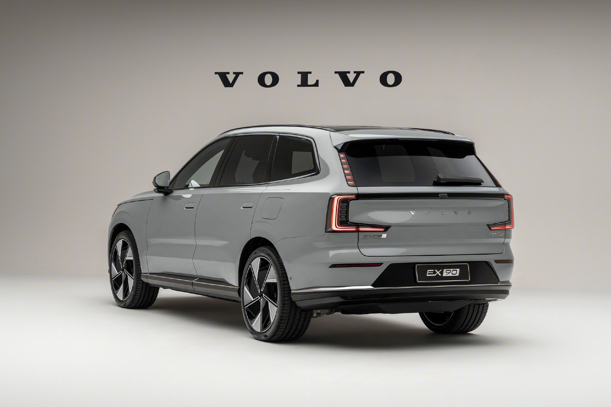 沃尔沃纯电双旗舰开启预售沃尔沃EX90和ES90今天正式亮相，电动化转型后，骨子