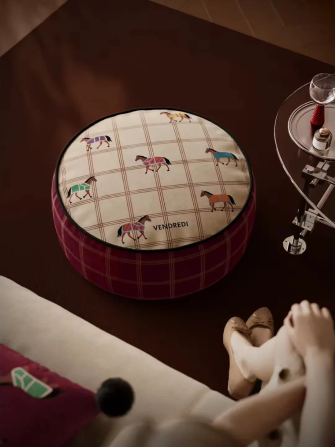 中古风客厅搭配｜小马坐墩点亮新年氛围