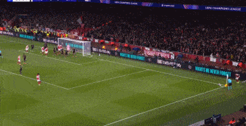 欧冠焦点战：阿森纳3-1拜仁五连胜领跑，双替补破局终结拜仁不败
 
欧冠小组赛第