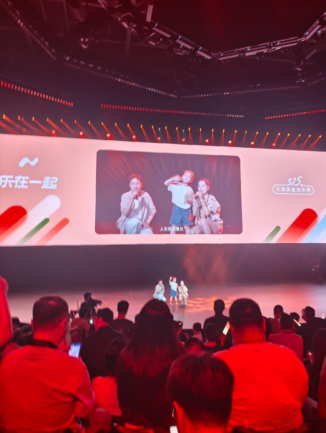 本来以为演唱会，结果看到了他们三位认真猜价格的样子🌚 
