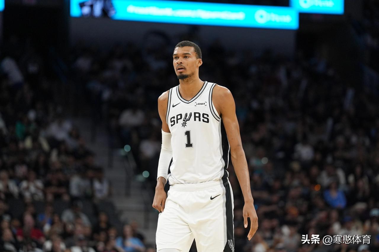 打个锤子！马刺101-100险胜太阳，看看球员数据，谁才是赢球的最大功臣:

1