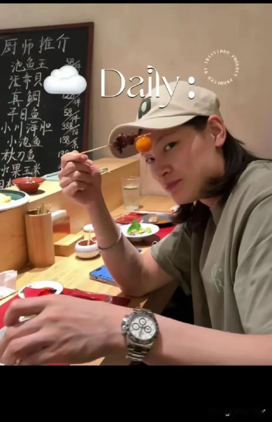 女篮要想进步，球员必须降薪！

年薪300万的杨力维，6中1，得4分；

年薪4