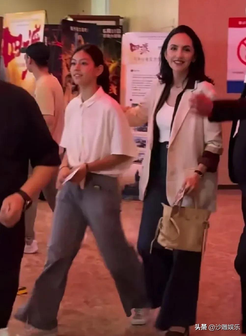 被刘烨14岁女儿霓娜惊艳到了！混血颜值逆袭，这才是真正的星二代



6月24日