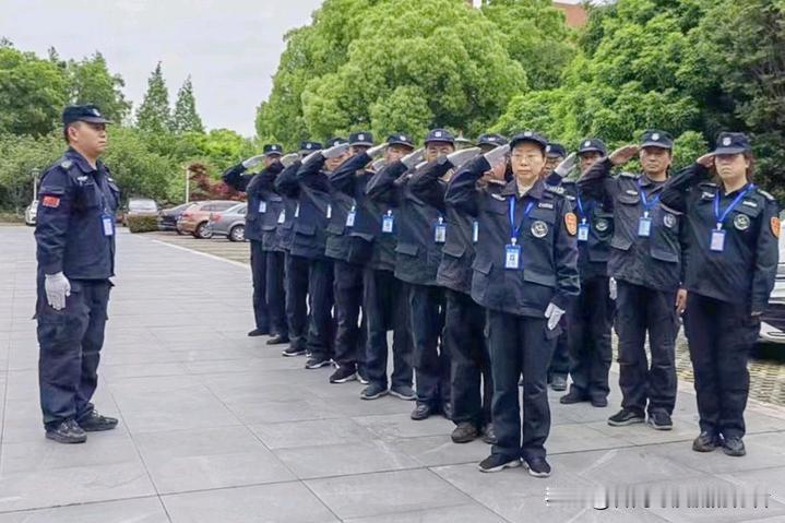 武汉“拆二代”的另类人生：手握10套房，年收租几十万，却在表哥公司当保安队长。