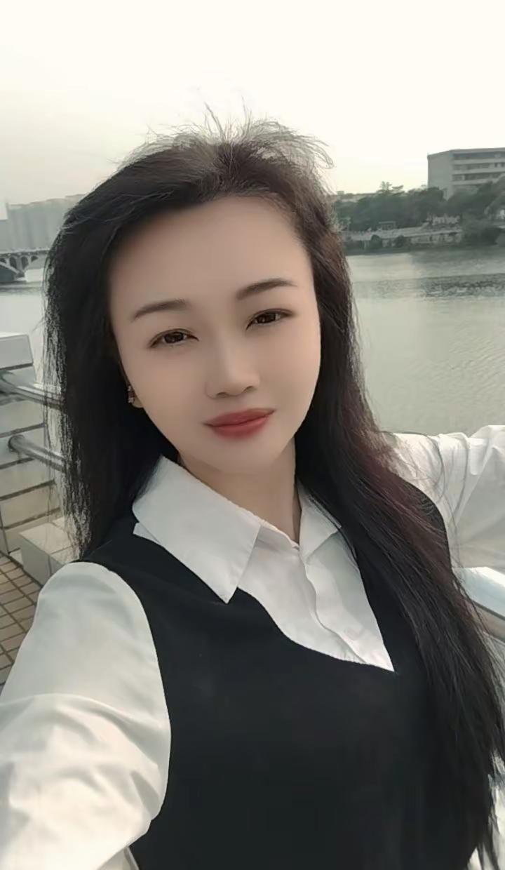 发抖音也不知道为了啥，做网红吧， 没才艺，卖货吧不会，哭穷吧，没人信。 不发吧，