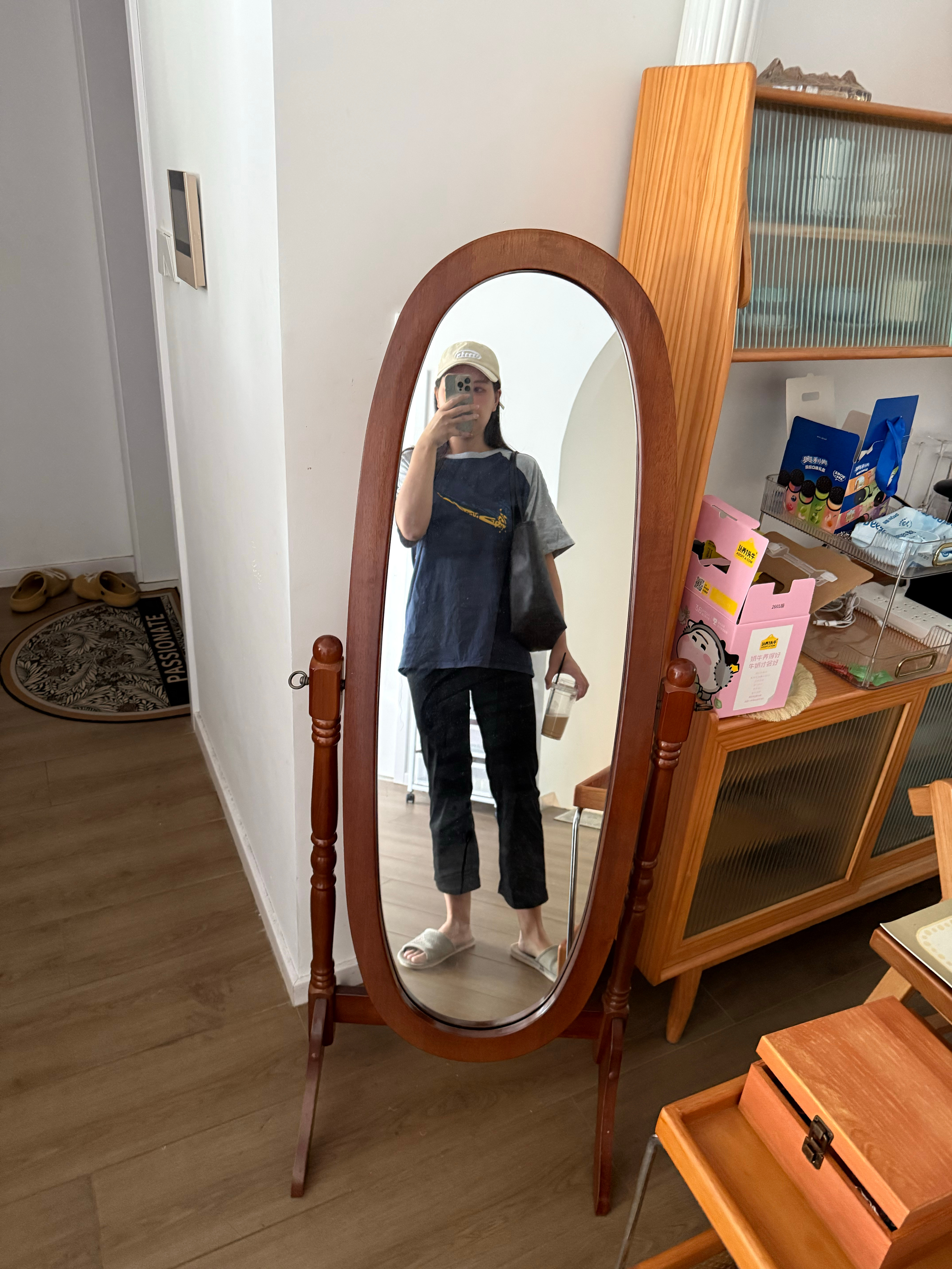翻看自己的三千条微博 眼看着自己从乐观开朗积极向上充满正能量的小女孩 变成淡淡死