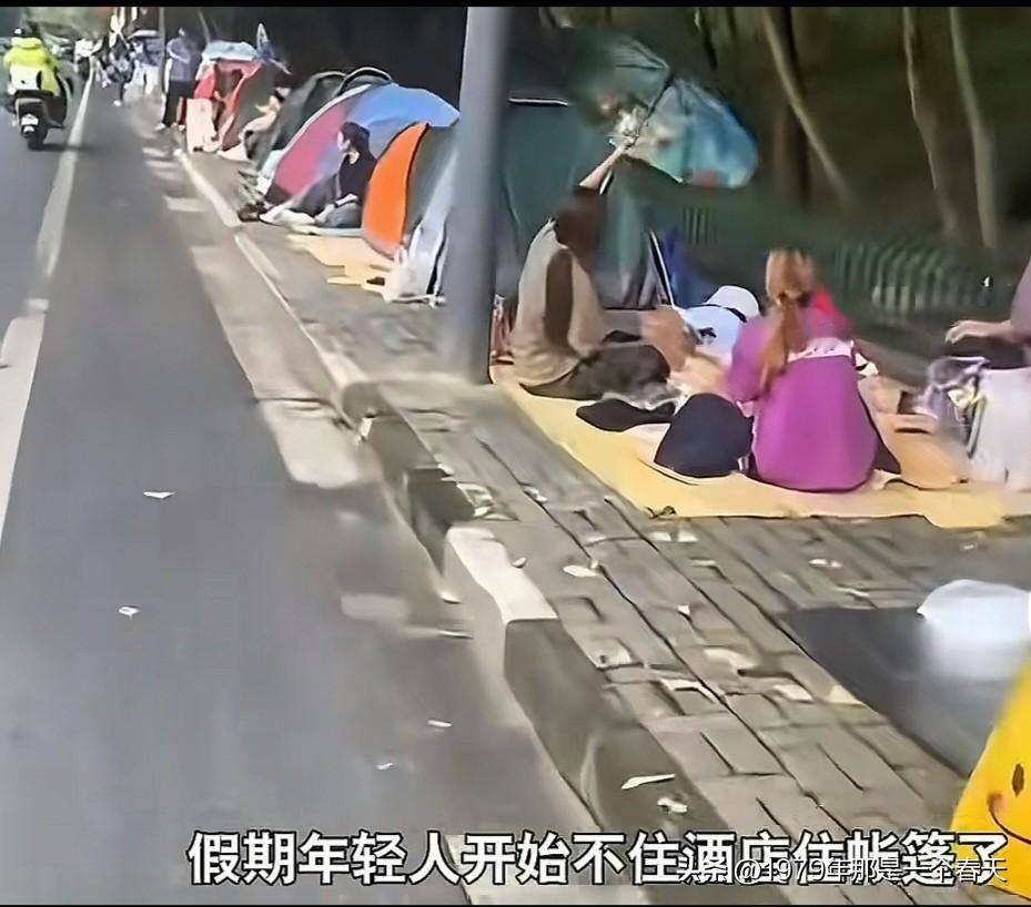 帐篷经济有违高速免费初衷。

不能让黄金假期成为某些行业的商家的黄金收割假期！如