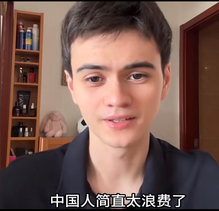 “中国人太浪费了”意大利博主爸爸吐槽
看到中国同事在餐厅里点了一大桌子菜，最后大