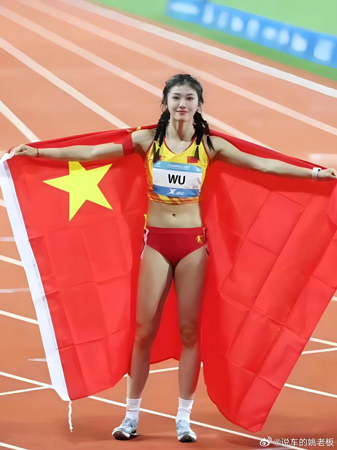 不管黑子怎么黑，跑进13秒真的很厉害，为吴艳妮高兴吴艳妮12秒99夺冠