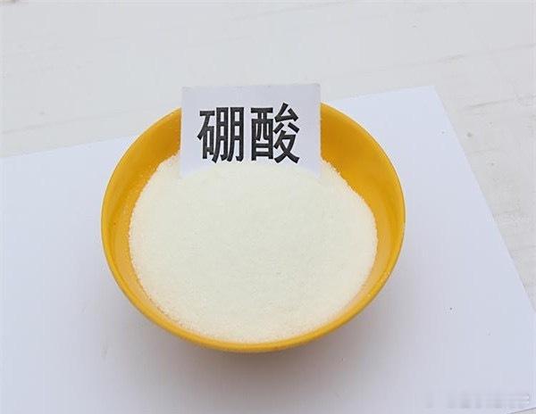 商家给虾丸里加硼酸被判刑六个月加了硼酸的食品，2到3克就可以至小孩死亡！这到底是
