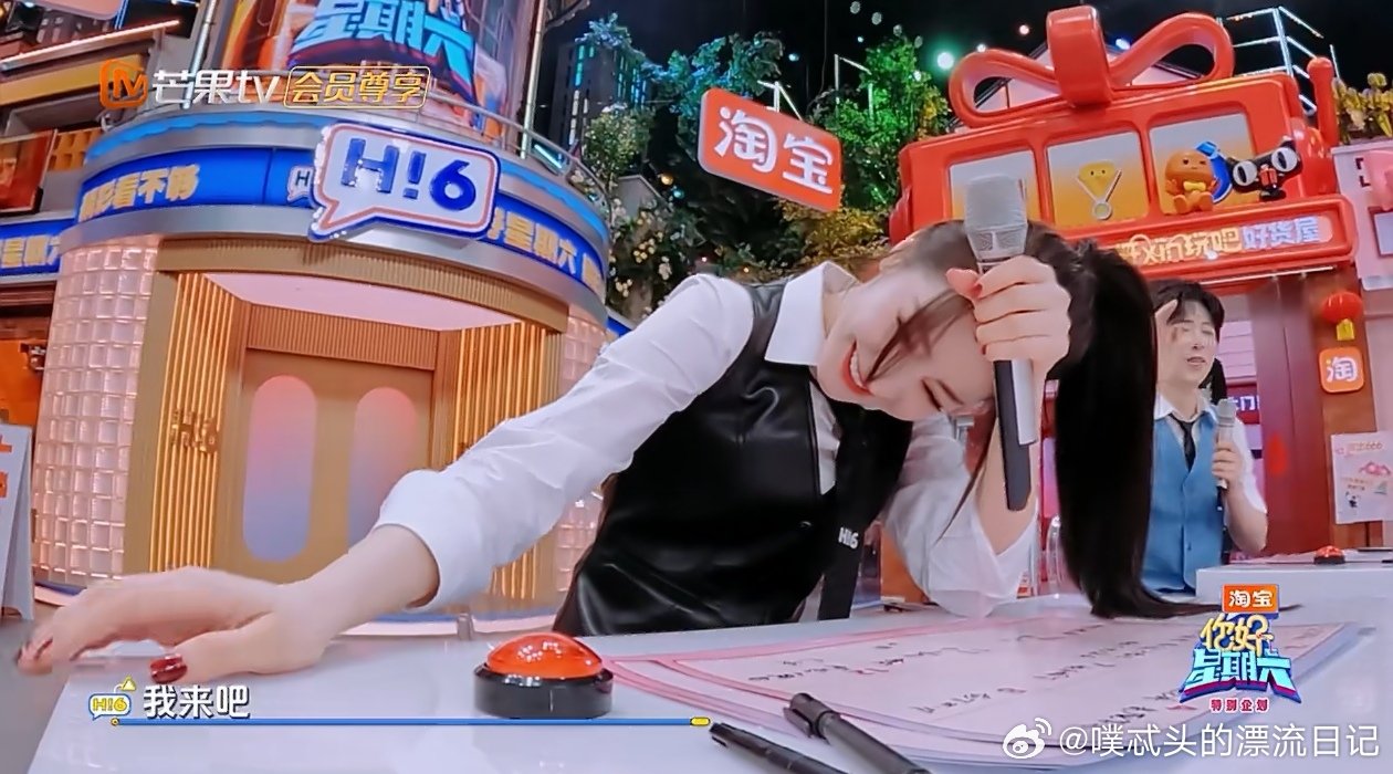 迪丽热巴自己把自己唱急了你好星期六 谁能不被这么可爱的热巴吸引呀！在台词速记环节