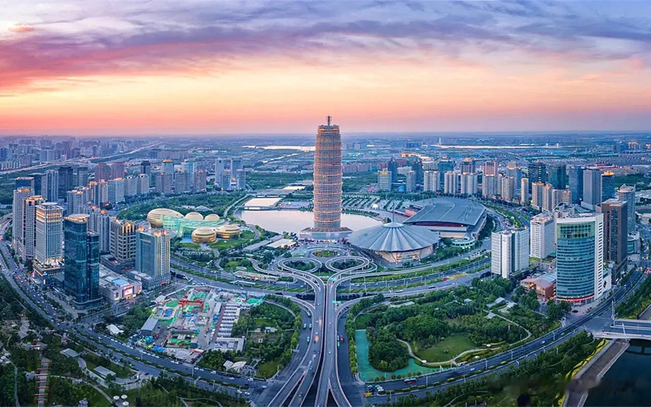 郑州市统计局发布上半年经济数据，全市GDP达 7772.7亿元。
在北方，应该是
