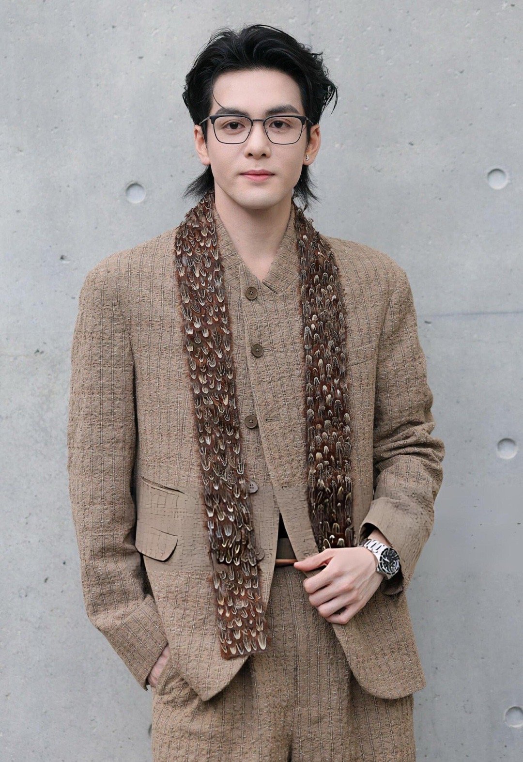 曾舜晞米兰时装周路透，好贵气的小王子 