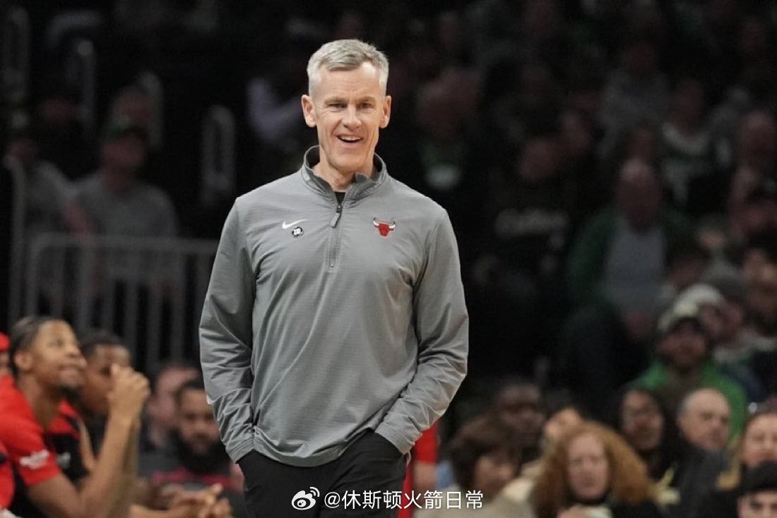 据Brett Siegel报道，多诺万被认为是北卡罗来纳州主教练空缺的热门候选人