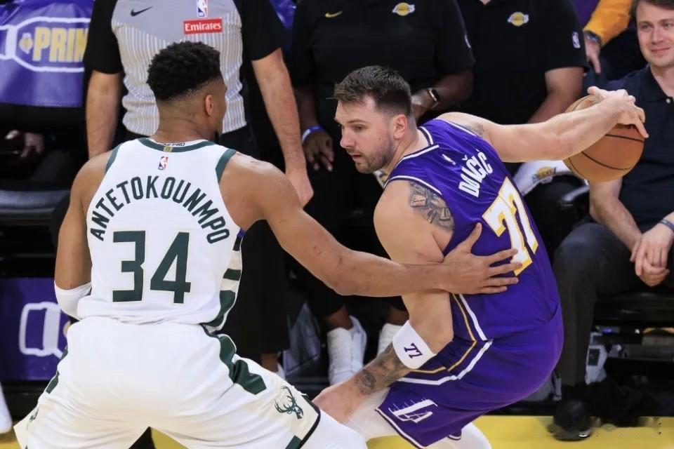 请给东契奇应有的尊重

前NBA球员弗莱近日在一档节目中谈到了联盟现役前五球员，