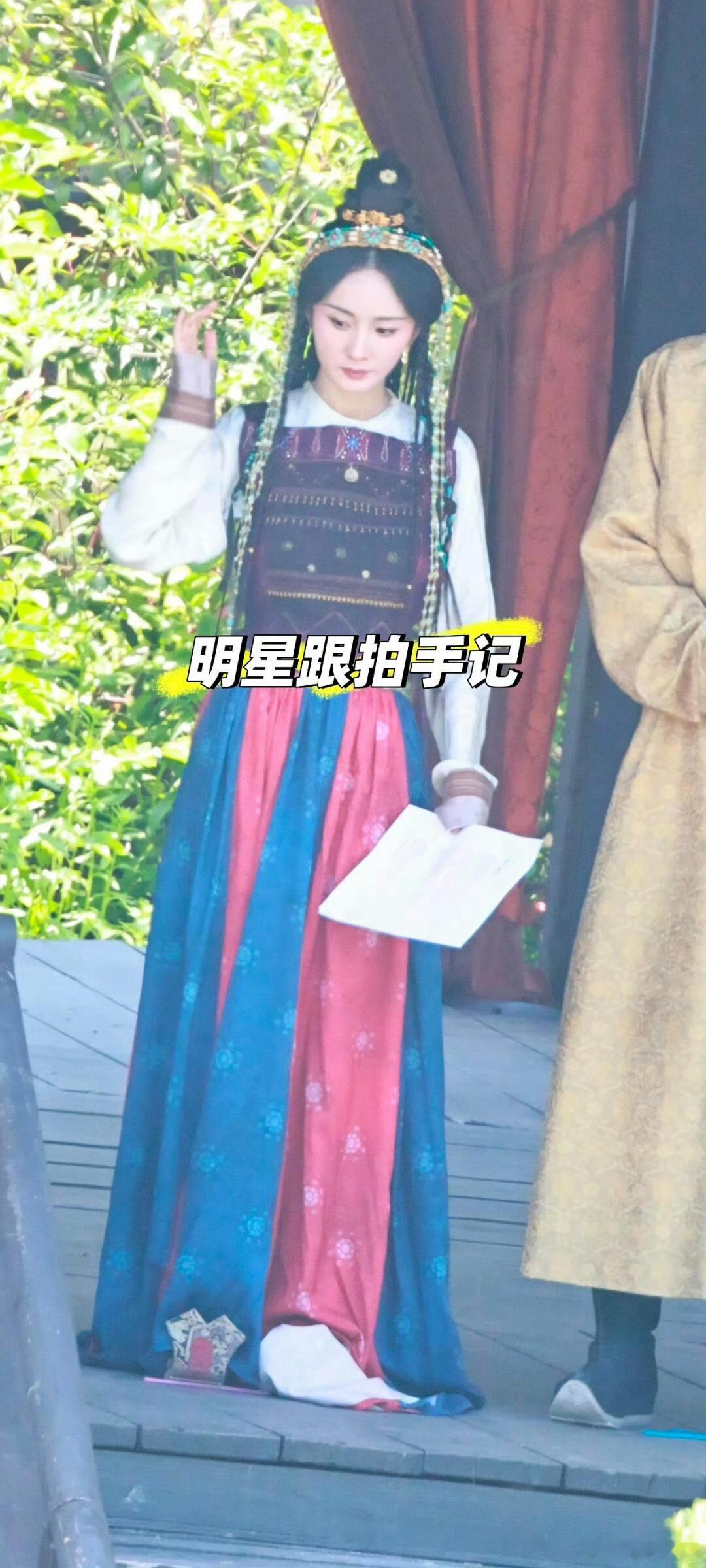 杨幂好适合这种异域造型，很落地也很美丽