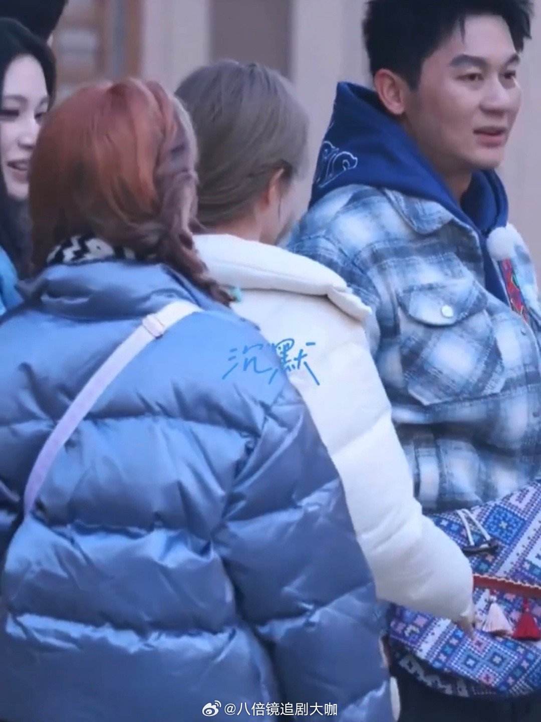 白鹿宋雨琦沈羽洁互让位置 哈哈哈哈哈谁能想到三个女人一台戏，居然是在《奔跑吧》让