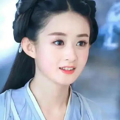赵丽颖云合数据断层第一，实至名归。她凭借对演艺事业的热爱与执着，不断挑战自我，塑