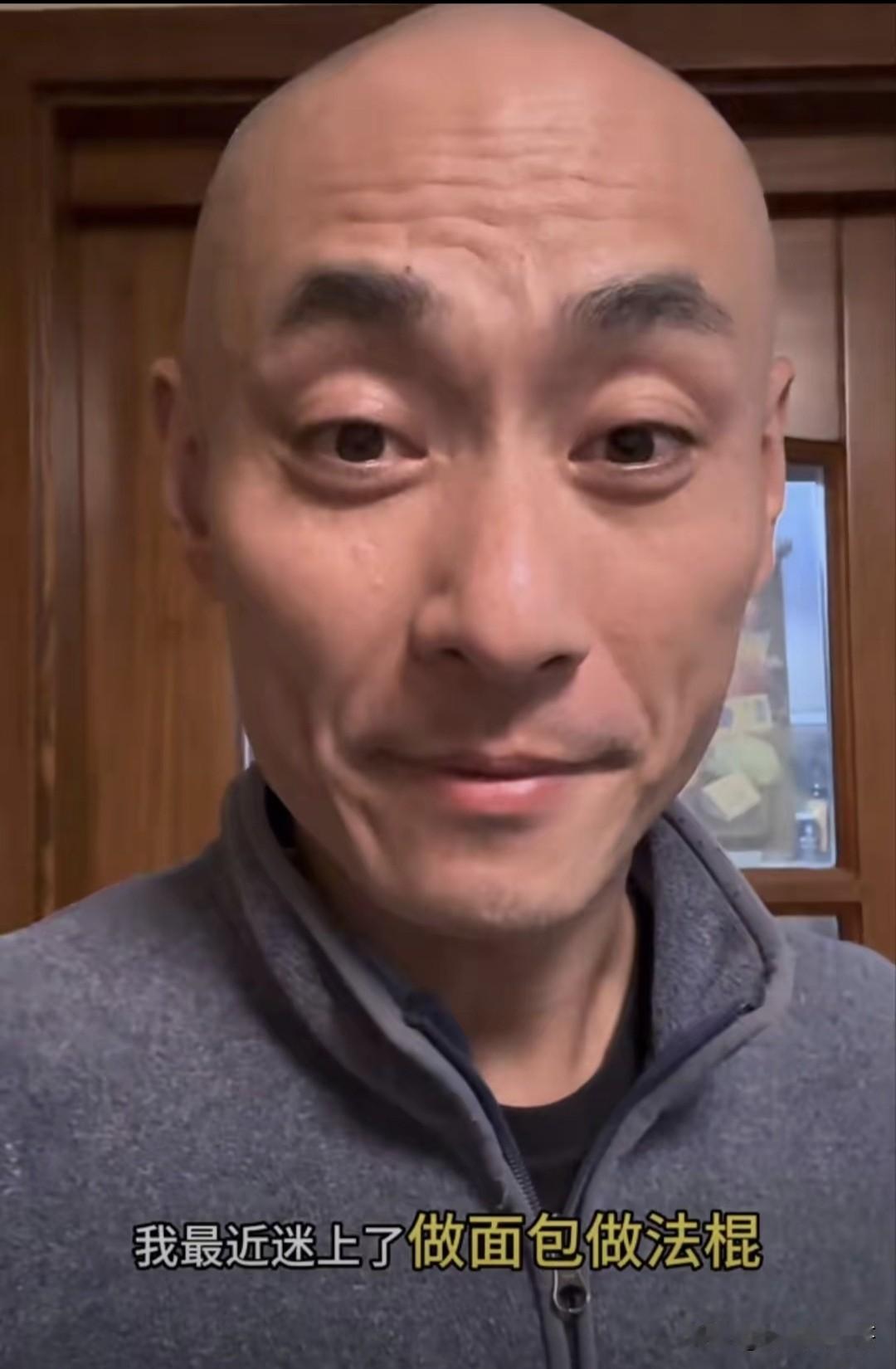 你能想的到吗？以当下网友的能力，居然查不到这个打鼓的人的基础信息，比如籍贯、毕业