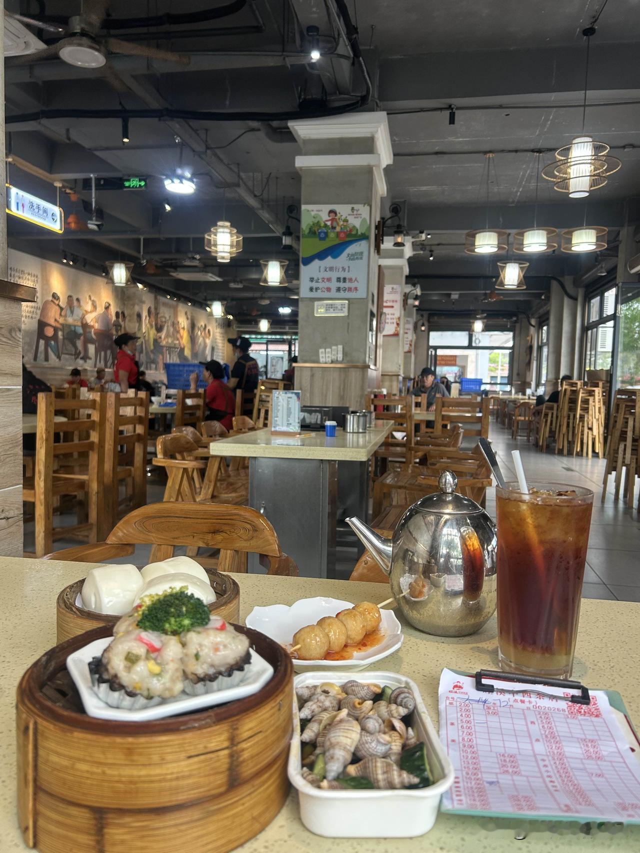 来文昌一定要感受一下本地人都在吃的老爸茶！
一早去了医院，从医院出来直接打车来到