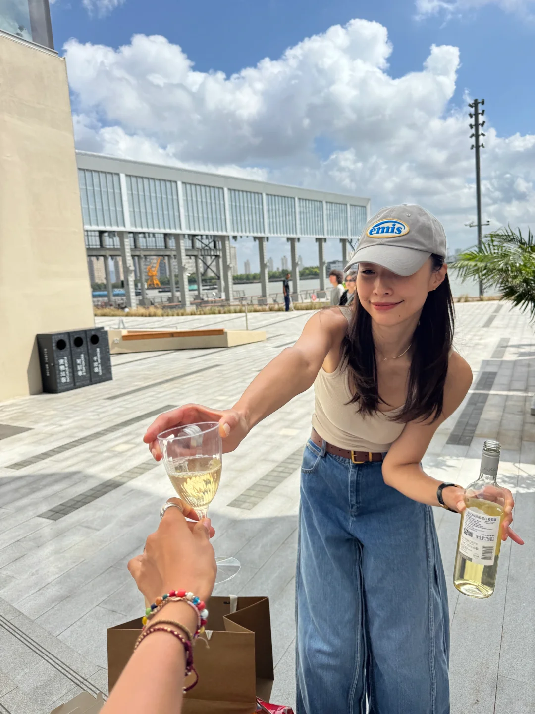 上海人民生活现状，早10:00准时开喝🥂