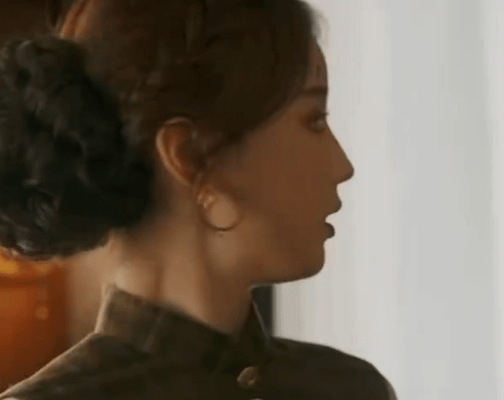 大侦探NPC颜值大侦探 甄行长回眸那一刻我心脏漏拍，复古滤镜下像从老电影里走出来