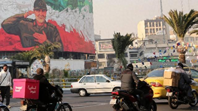 12天战争失败代价太大！伊朗被迫走出这一步，采取断网等极端措施，4种可能场景都不