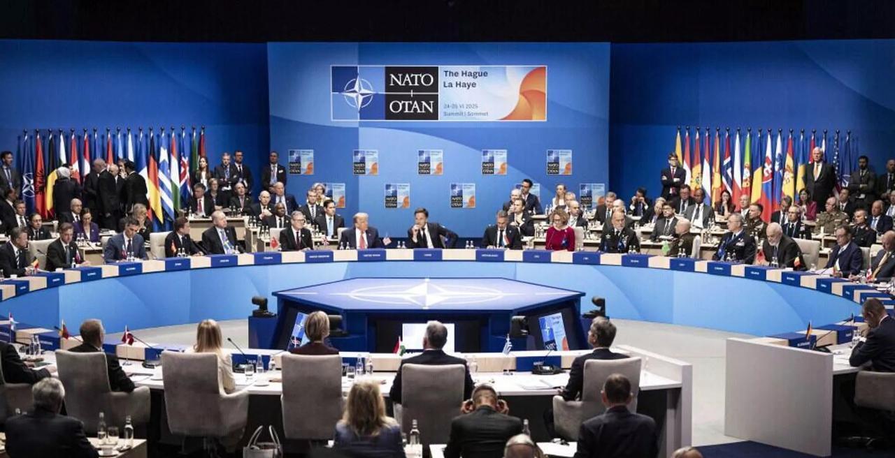 北约秘书长吕特最近公开喊话，核心意思就一个：欧洲在防务上不能和美国撇清关系。
