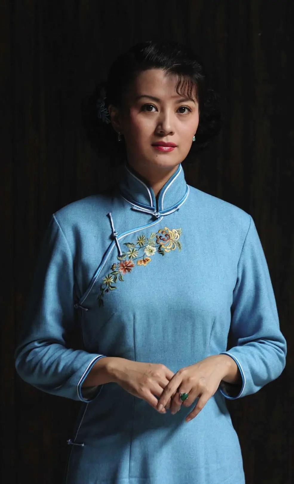 史兰芽，1971年12月2日出生于浙江省杭州市，毕业于中央戏剧学院表演系，中国内