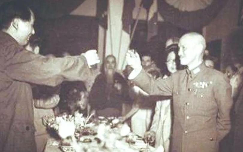 1975 年，蒋介石在人生最后一个春节给毛主席秘密传话，希望了却他的最后一个心愿