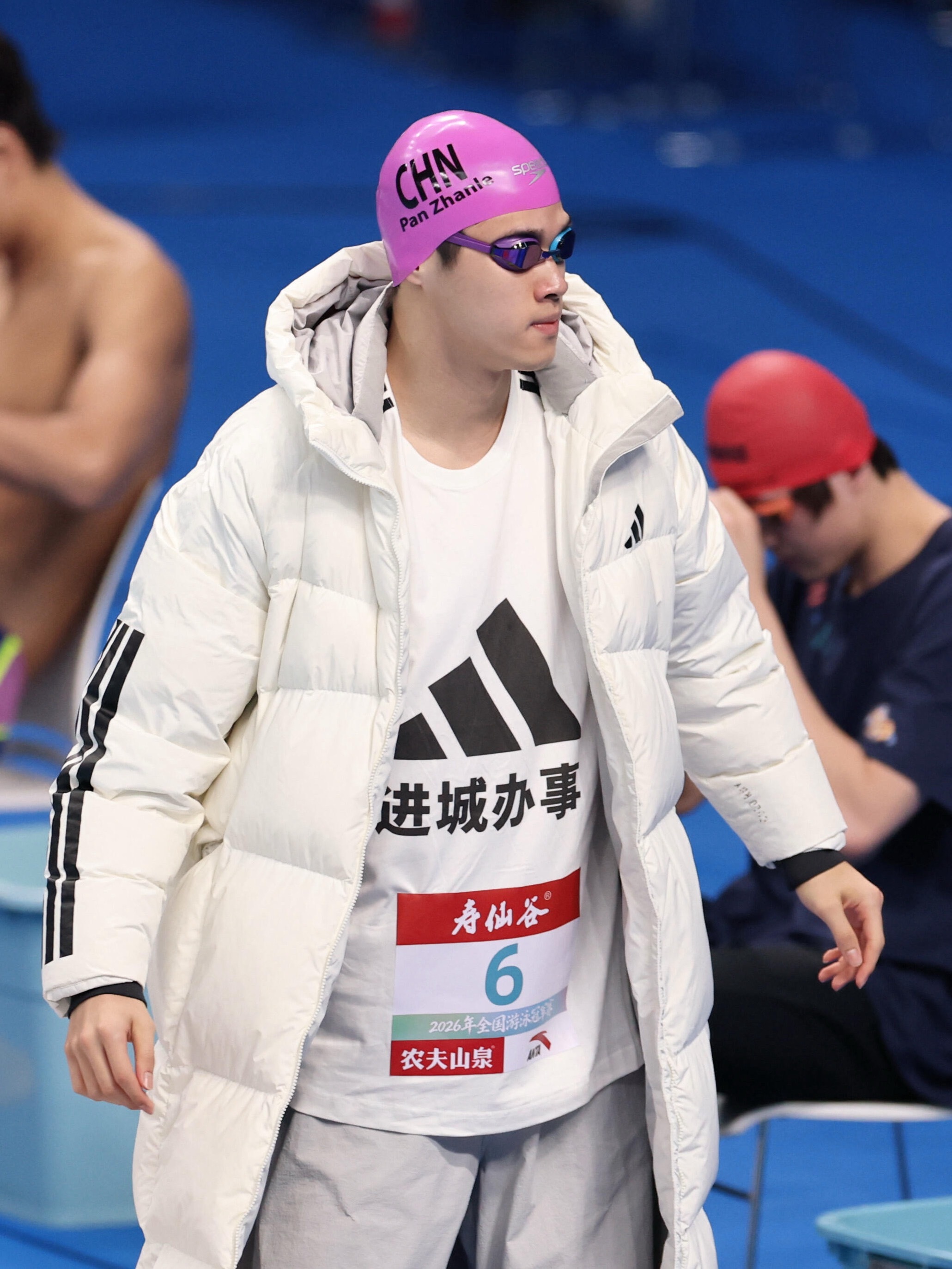 进城办事！穿adi办das哈哈哈哈哈哈哈哈 