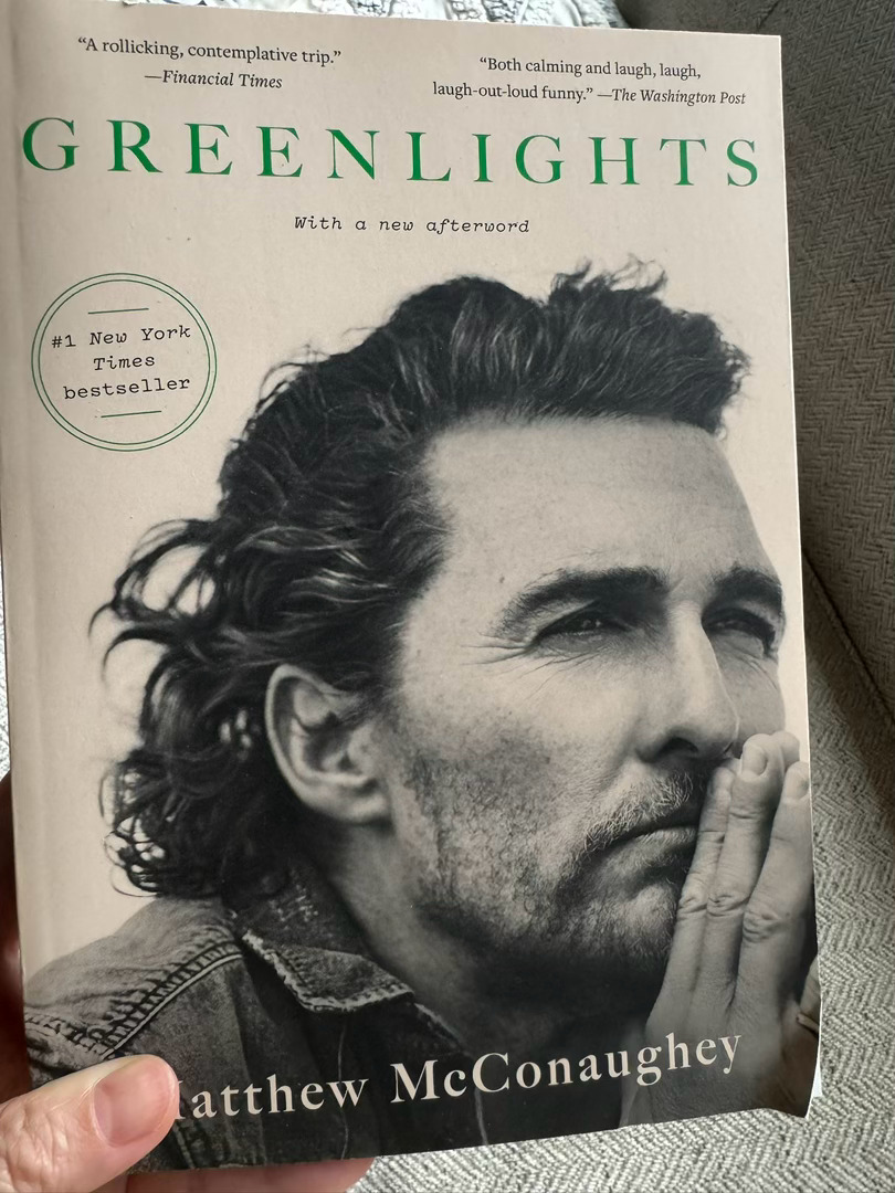 早起重温了马修麦康纳的自传《绿光》，年初第一次读的时候很震撼，因此又买了纸质版。
