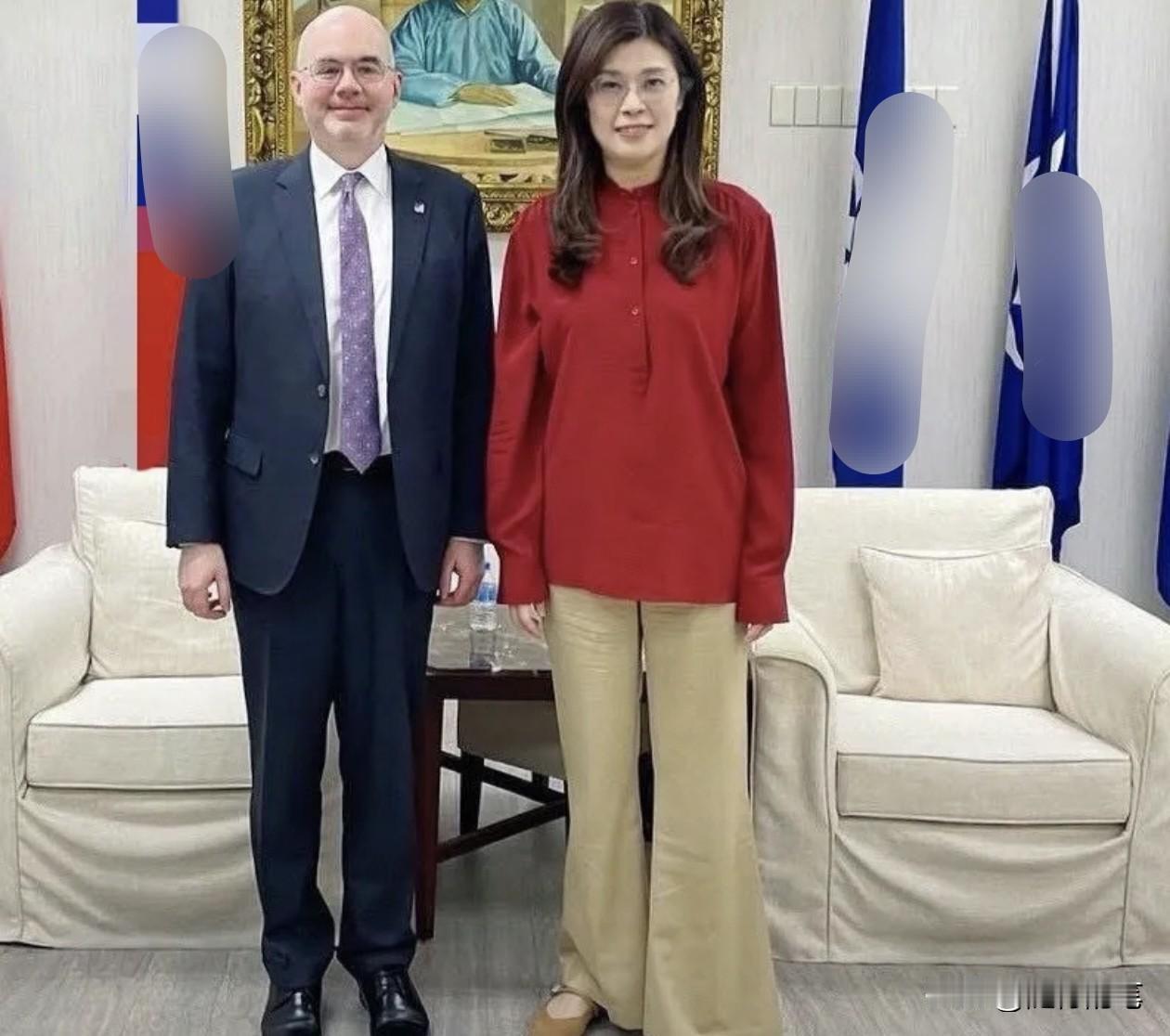 22日郑丽文见了美国AIT谷立言。

感觉美国这位谷立言最近挺忙的，继日前见了朱