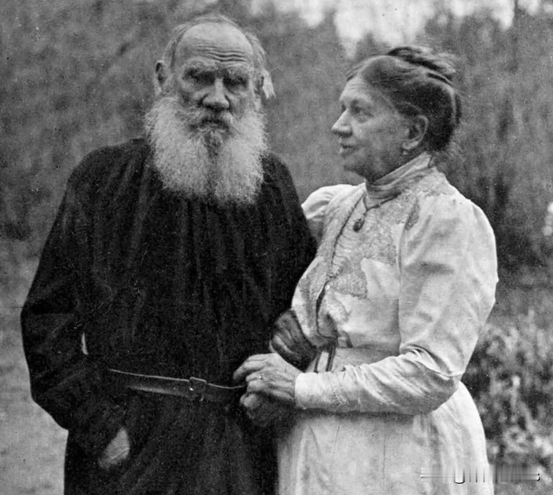 历史上最伟大的作家之一，曾主动请求世界不要把最高荣誉授予他。直到今天，人们仍难以