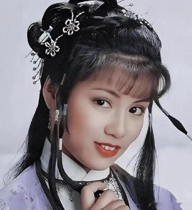 不说她的名字，光是看这个剧照，你觉得她是哪一位美女，出演过什么经典的角色让人难以