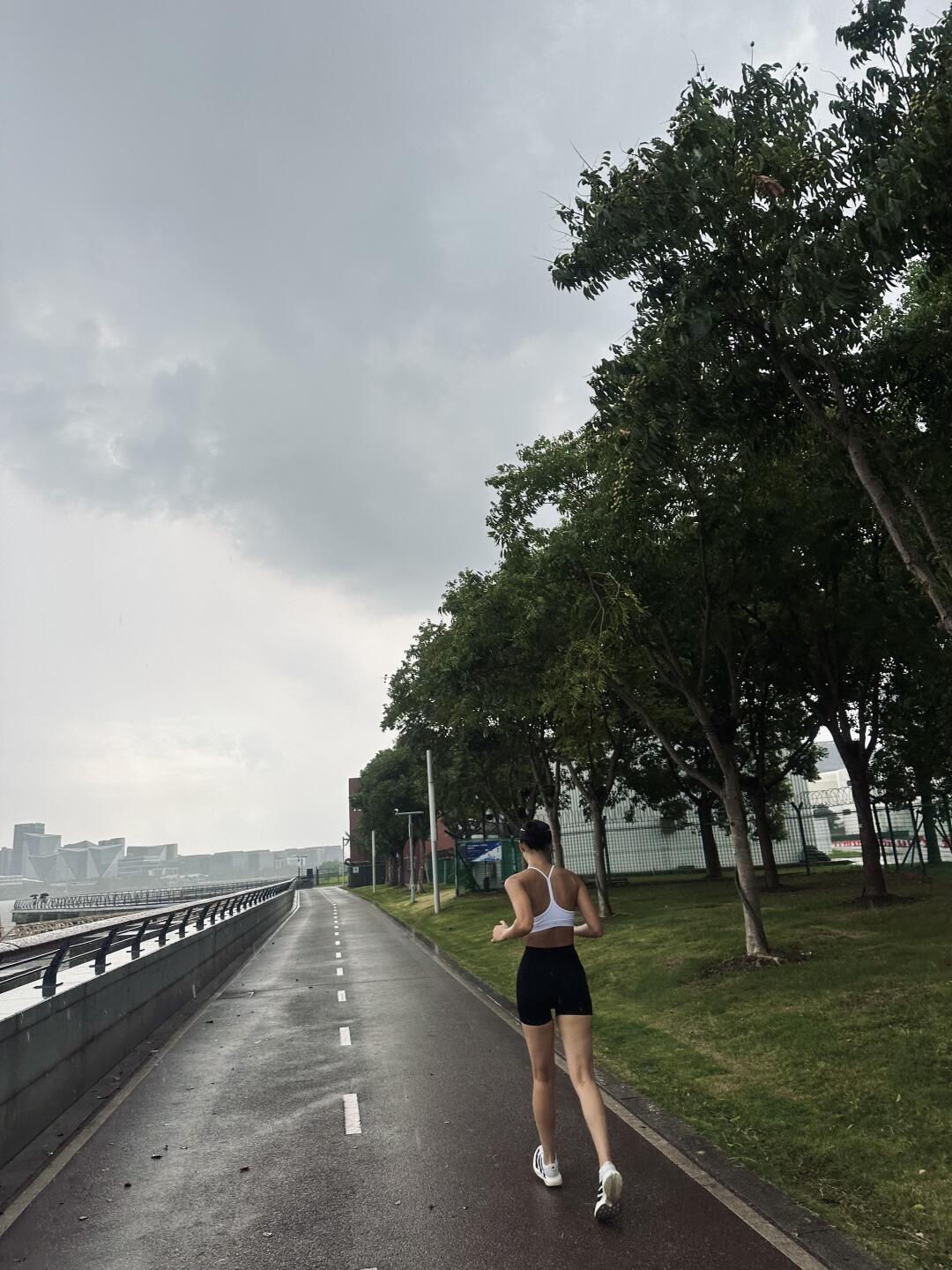174 | 60徐汇滨江雨天跑步🏃🏻‍♀️
