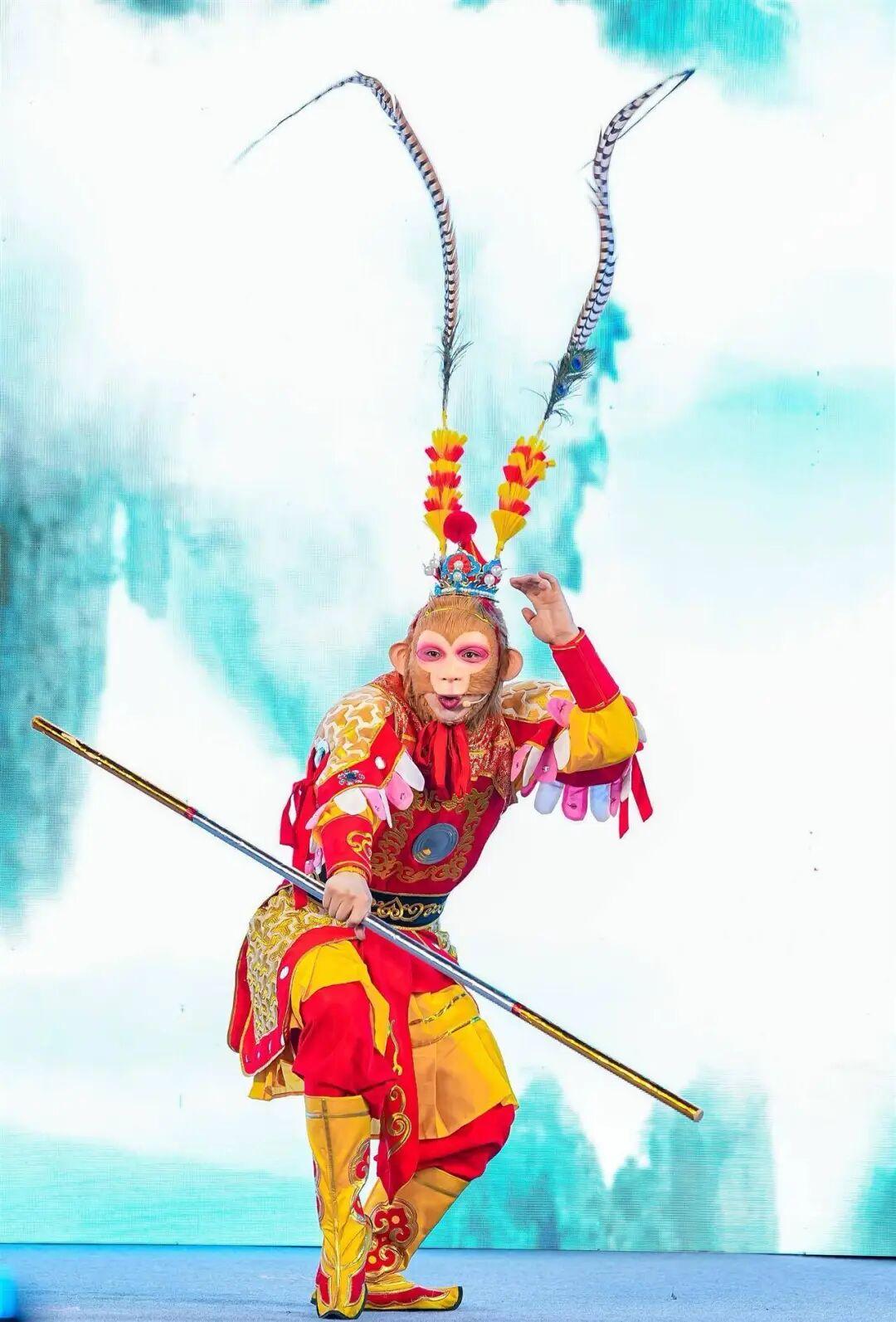 11岁学二人转，12岁丧父，21岁凭努力考上大学，“雪饼猴”回应走红：没有一个人