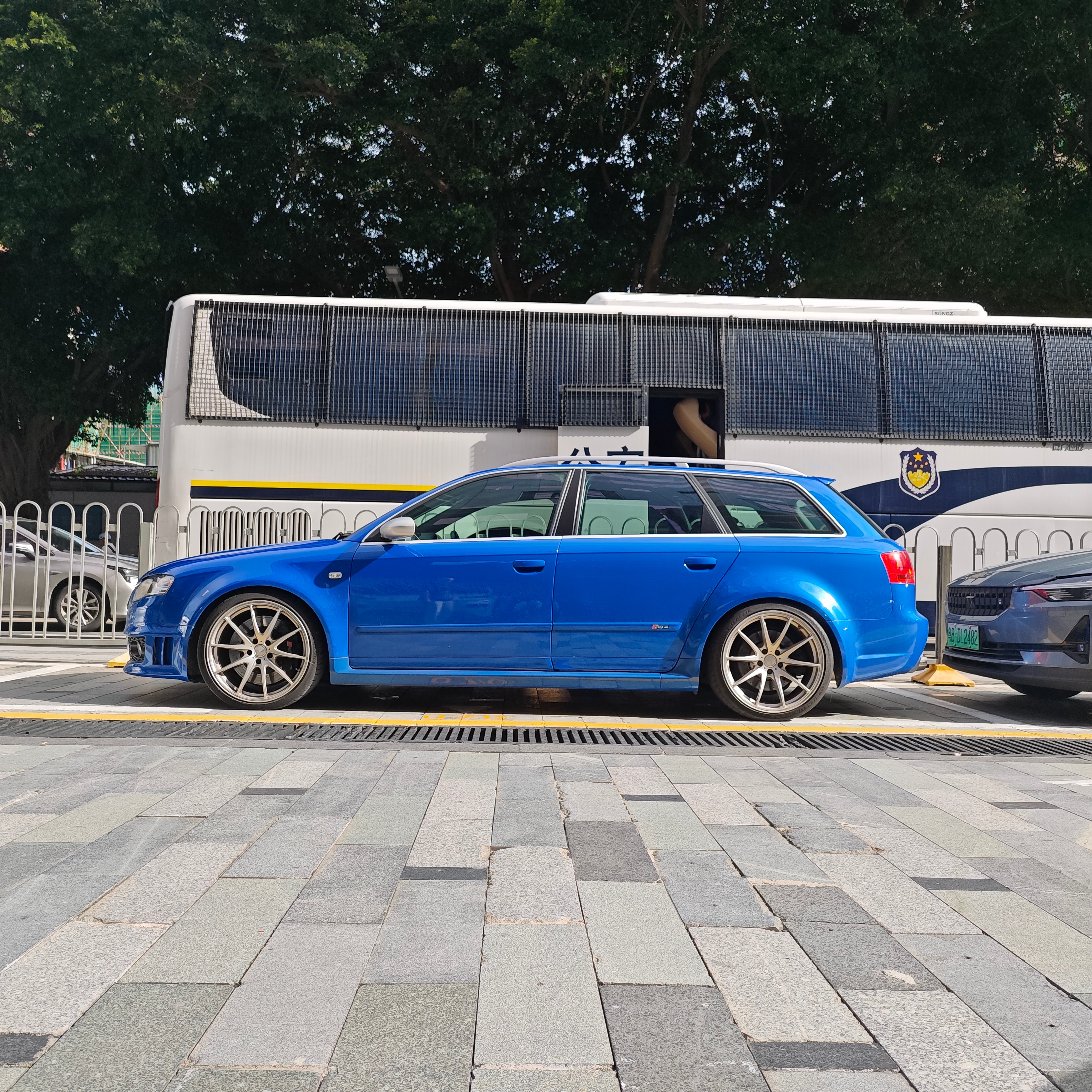 什么人在买小米SU7Ultra还真不了解，身边暂时没有比较好的朋友买，如果给两台