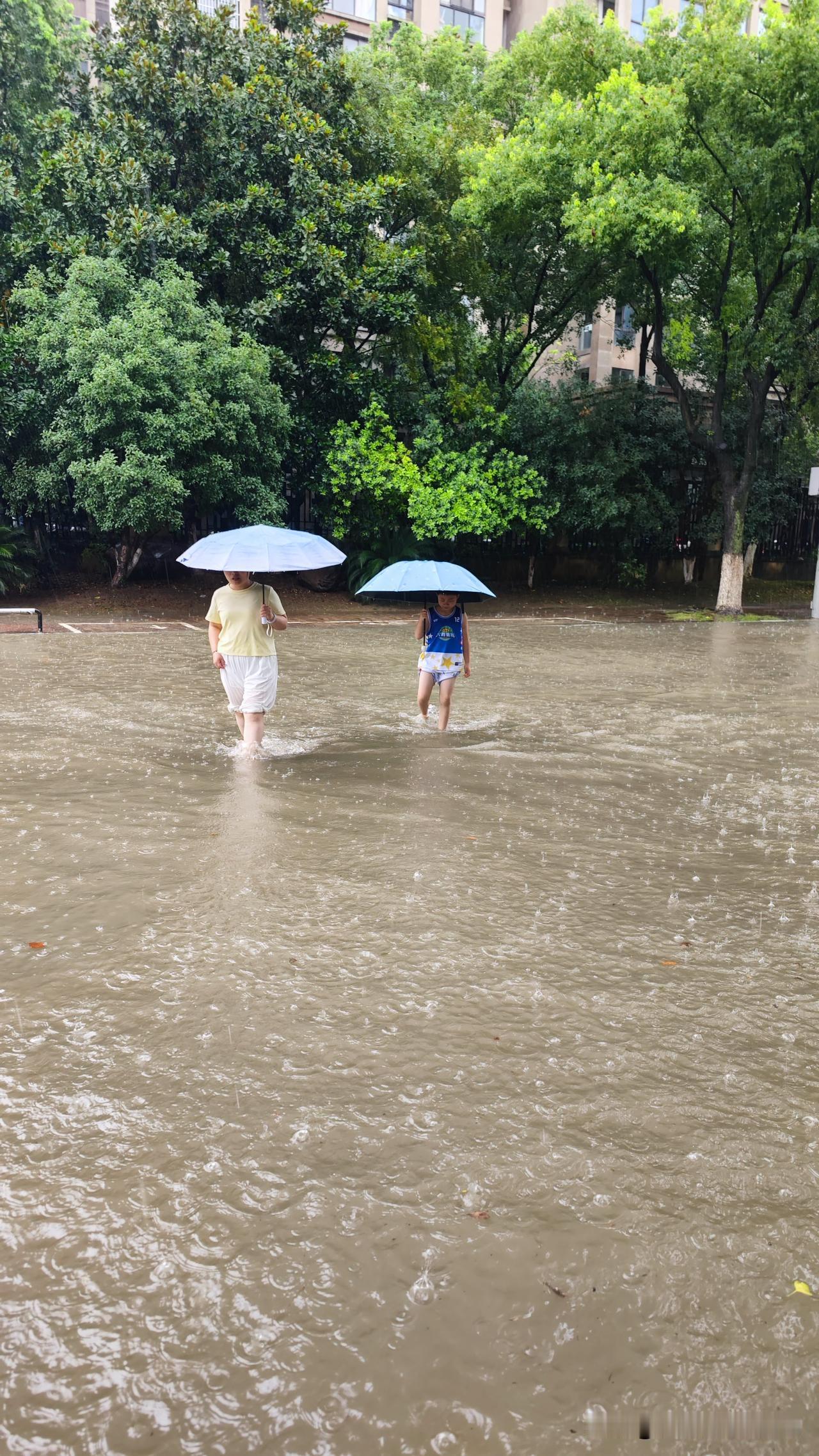 无锡今天雨量全国第一，那无锡哪里的雨量又最大？无锡 天气 
如果从一小时降雨量最