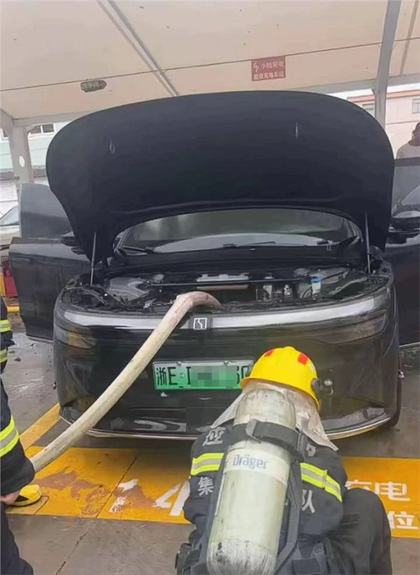 【极氪回应车辆充电时过热起火：近期曾发生严重碰撞事故】极氪汽车回应车辆充电时过热
