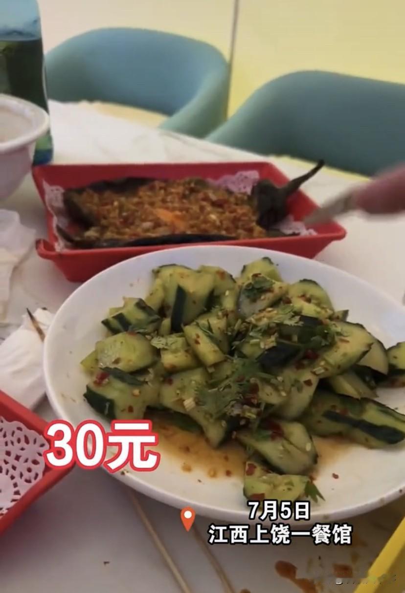 这也太离谱了！江西上饶，两女孩凌晨一点到一家烧烤店吃宵夜，没成想，结账时被告知要