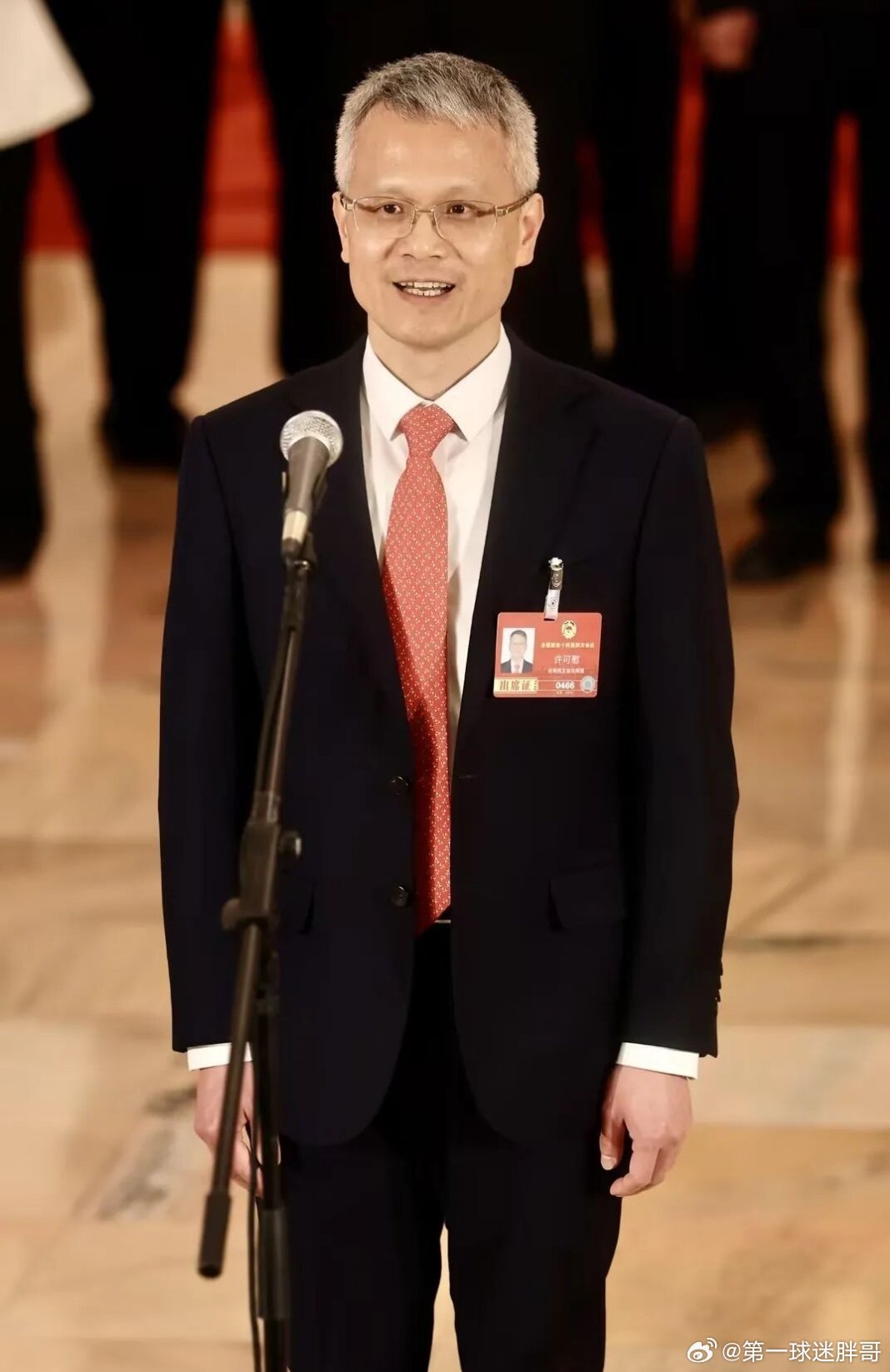 两会观察团一杯奶茶融合两岸口味第3场委员通道 “在大陆，爱拼真的能赢！”3月11