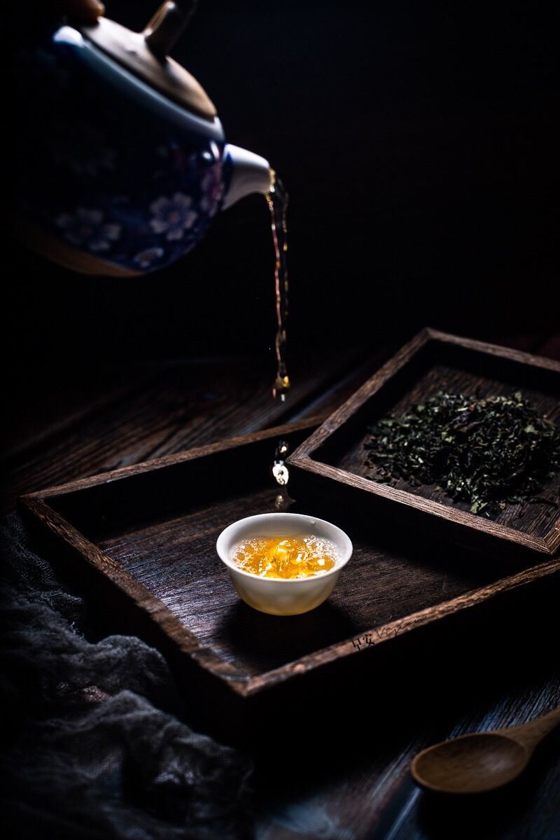 心灵的治愈，从来不是强行遗忘，而是允许自己难过，允许自己脆弱，在接纳情绪的过程中