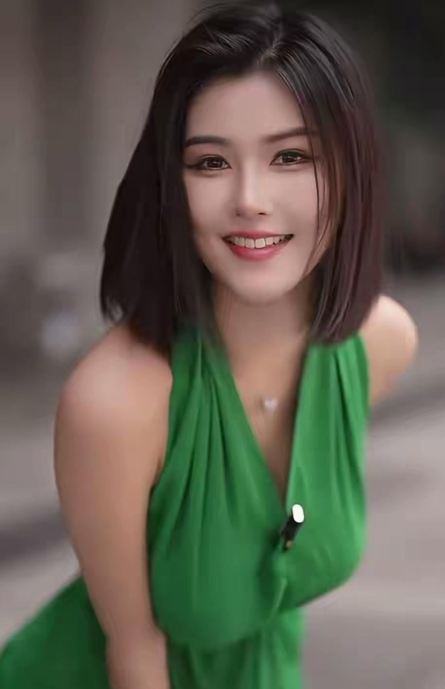 说实话，今天可真是让我大开眼界！程儿这一身装扮，着实把我给震撼到了。谁能料到，穿