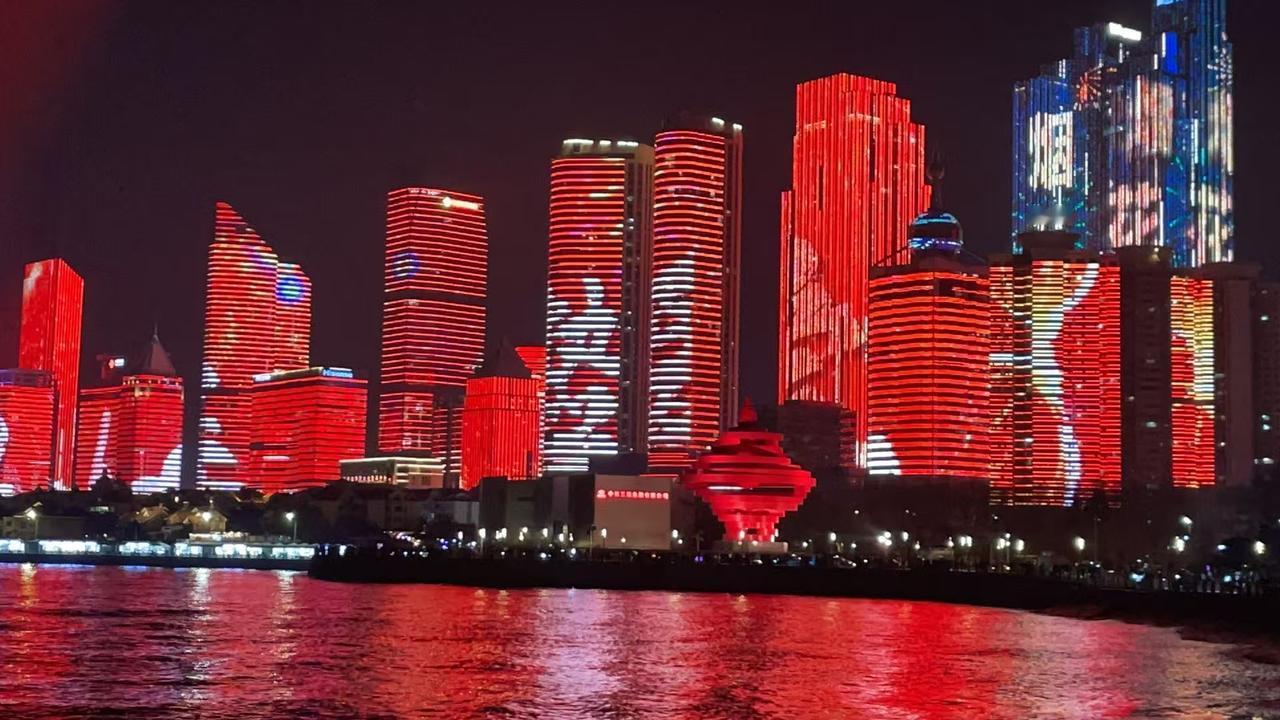 高层开年主题和都市圈⭕崛起，
   开年三大主题是产业，科技和金融，明确强国之路