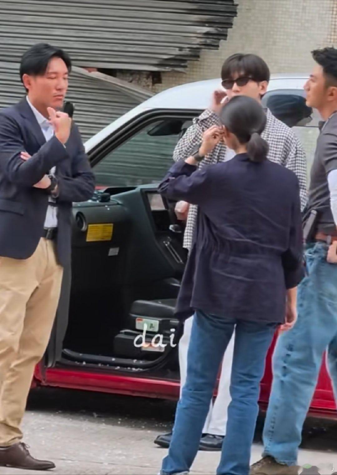 奥利奥警察组，两黑一白。 ​​​