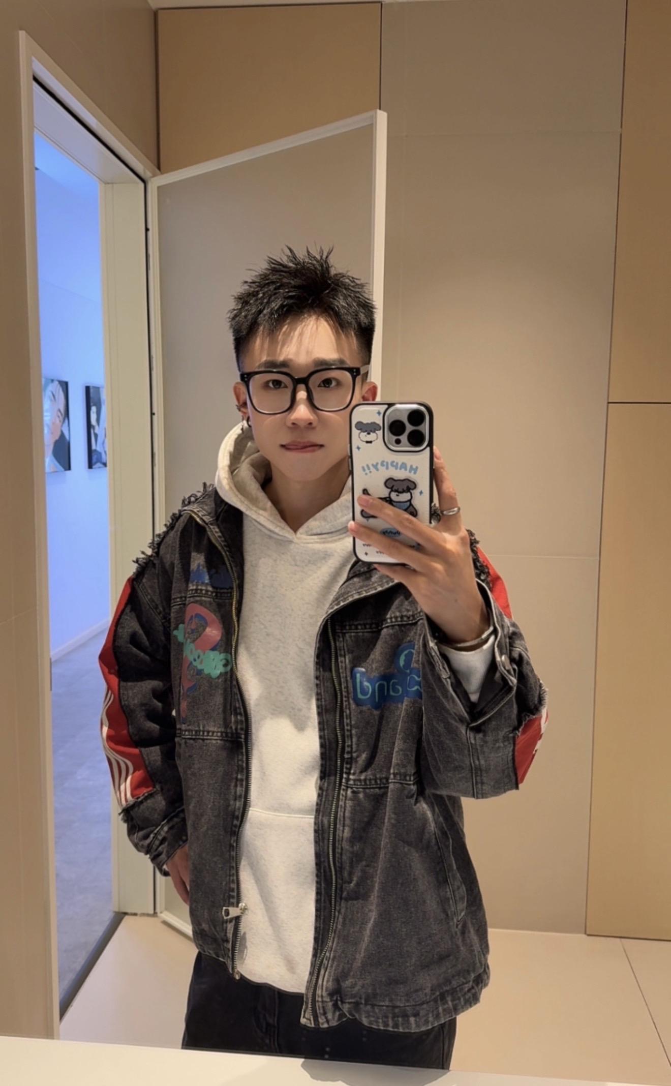 平时长这样😏，直播间不是本人🤔