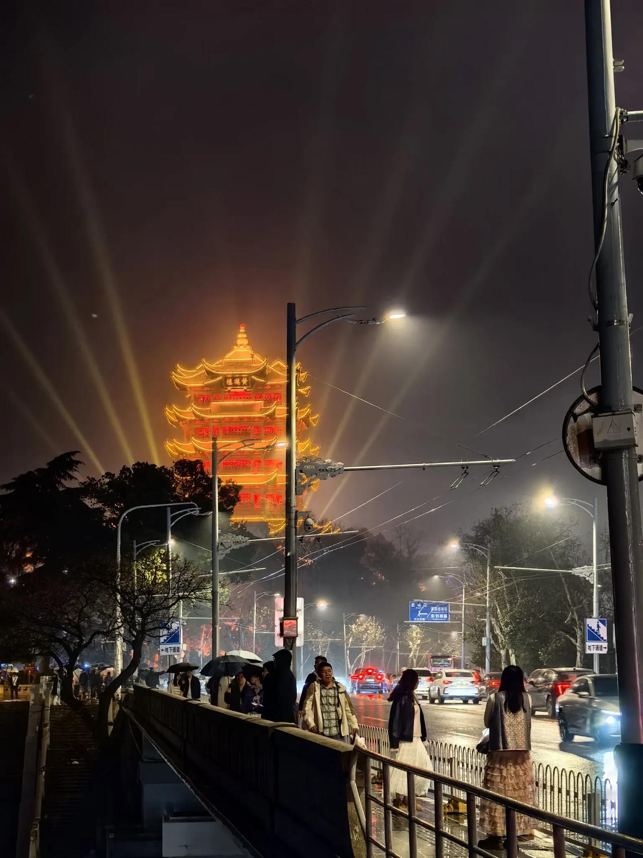 西安到江西自驾游记（3）-武汉
早上八点从襄阳出发，沿G70福银高速前行，于中午