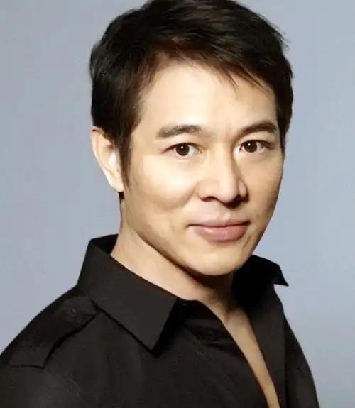 李连杰为中国武术推广做出了哪些贡献

李连杰对中国武术推广贡献卓著。早在1974