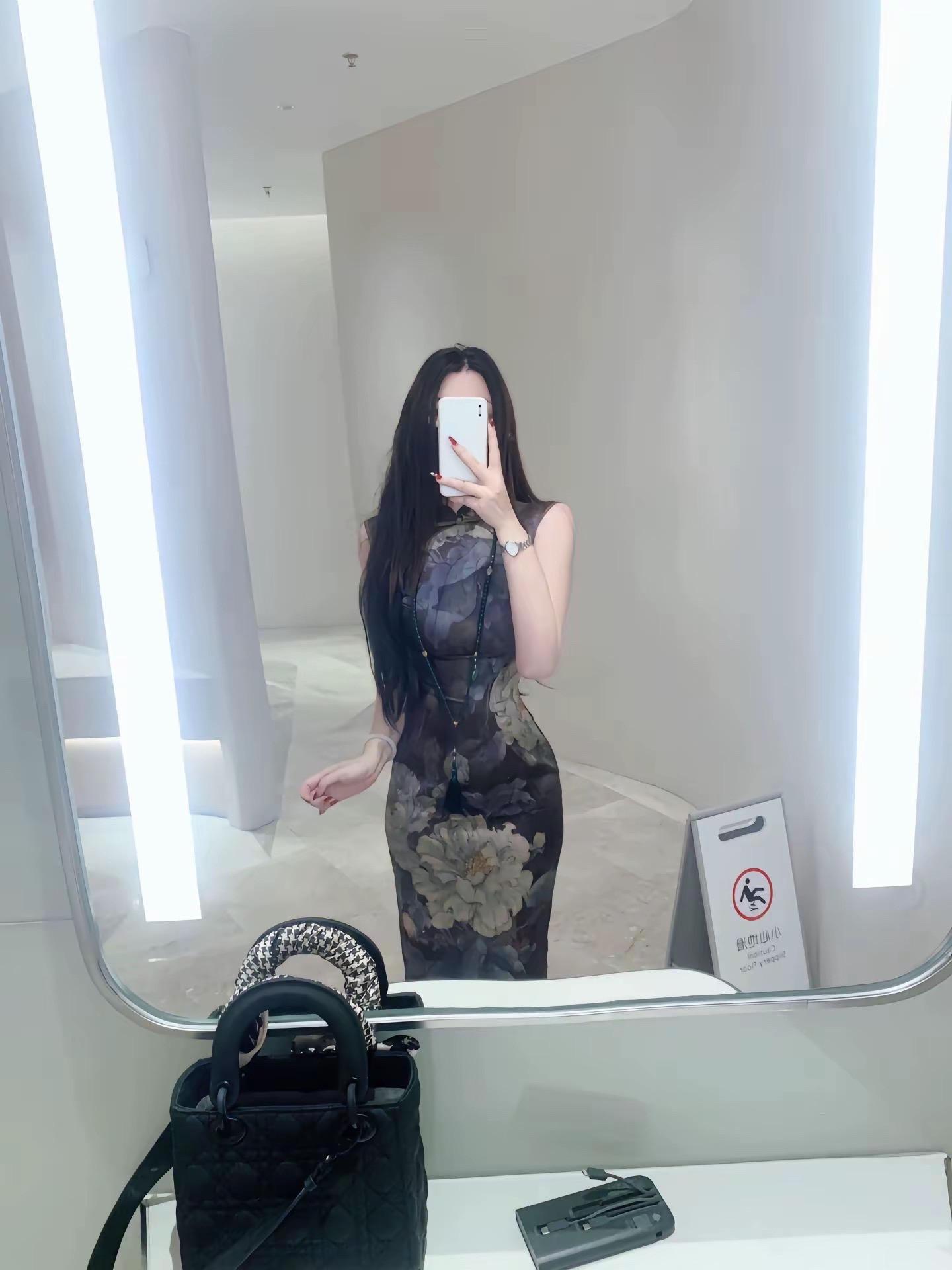 “外界的一切都是参考 如果让你不开心了 就不参考 专注自身是最有意义的事情”